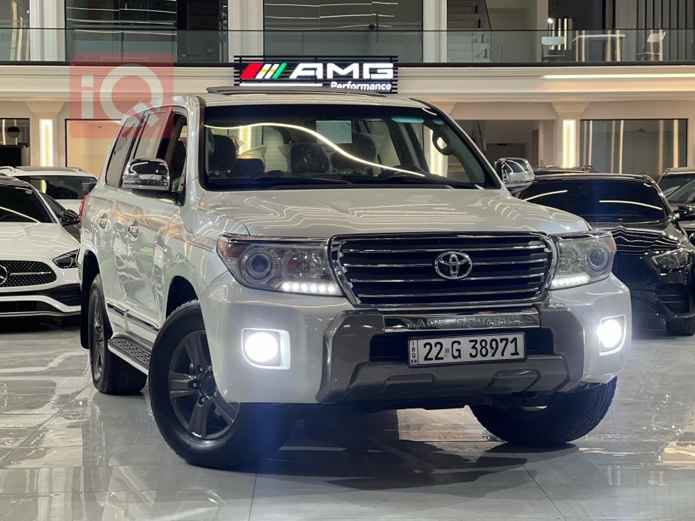 تۆیۆتا لاند کروزەر